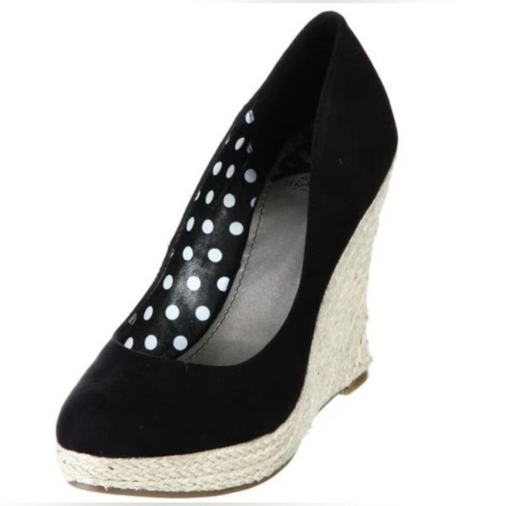 Fergalicious Women’s Ultimate Wedge PuSize 8M:mps  Elegance and Versatility